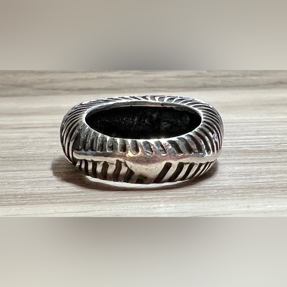 Vintage Designer Dian Malouf Sterling Silver Ribbed Tall Dome Ring, Size 5.5 - Picture 5 of 12